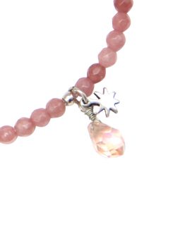 roze kralen armbandje met steentje en bedeltje