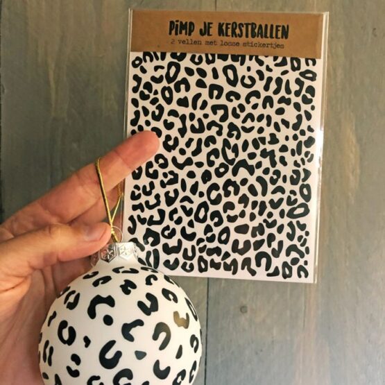 pimp je kerstballen met deze leuke panter stickers