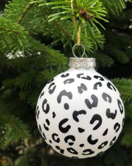pimp je kerstballen met deze leuke panter stickers